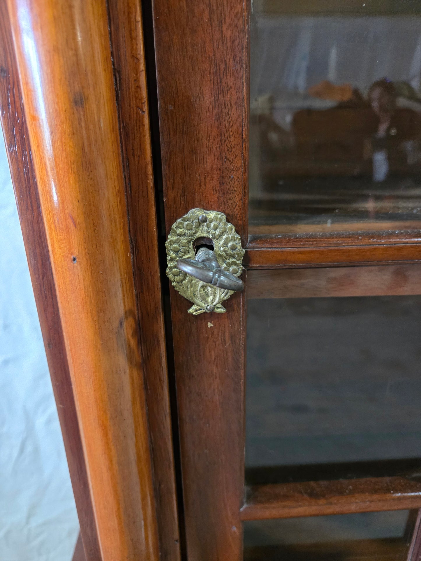 Early Century Empire Hutch