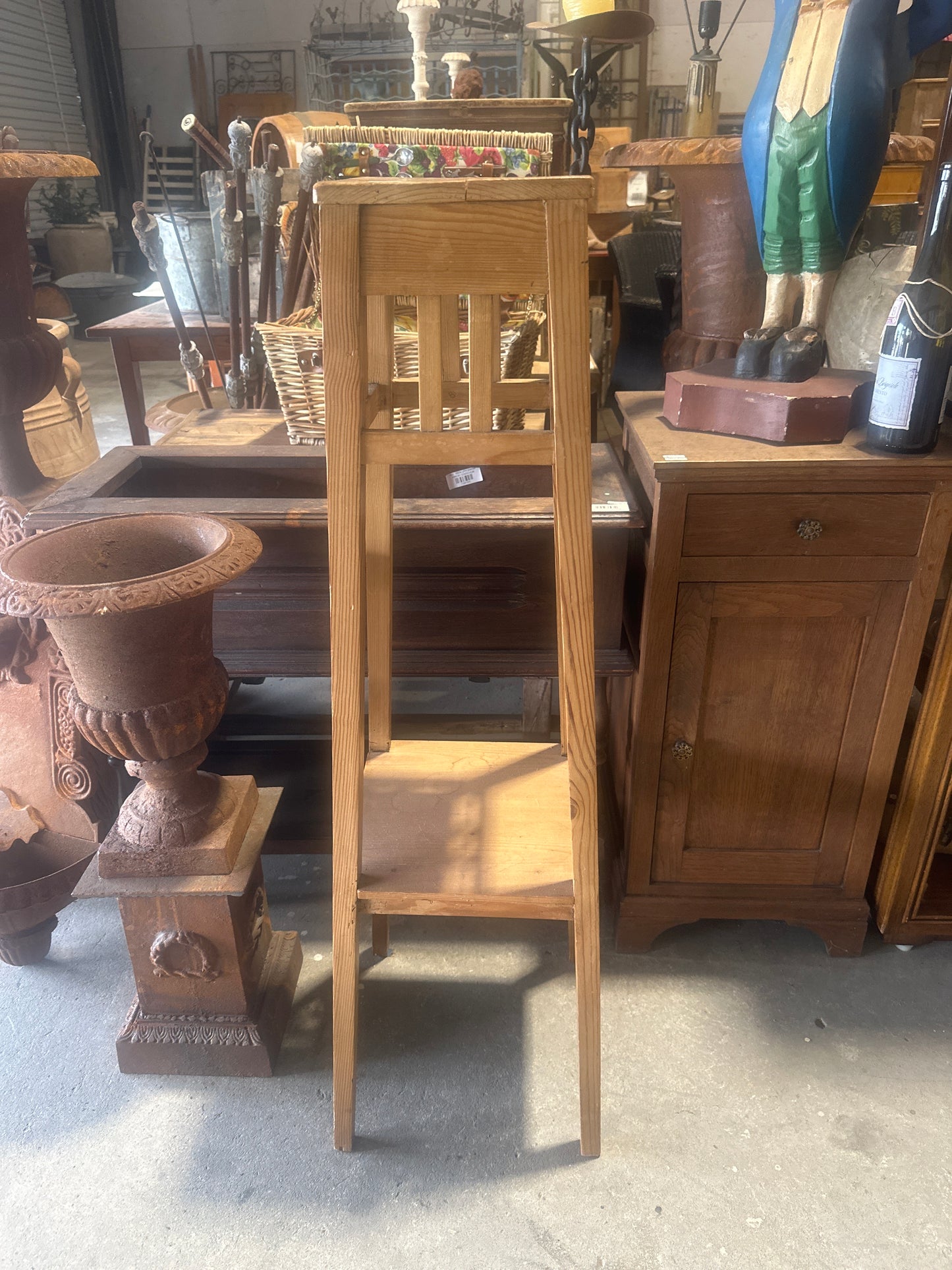 Oak tower table
