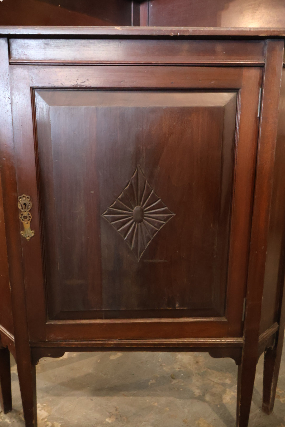 ENGLISH CORNER CABINET 1900 HOLLAND