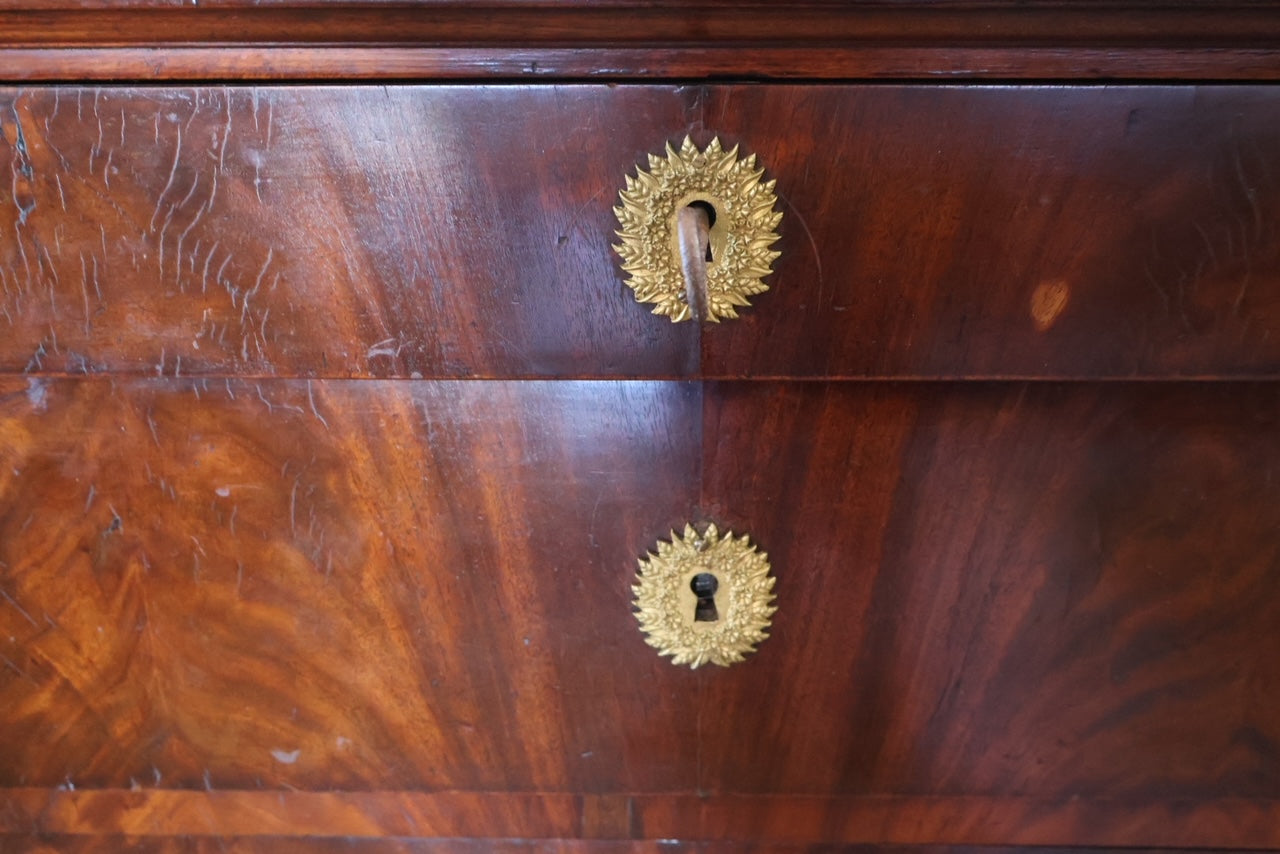 Commode w/ Black Marble