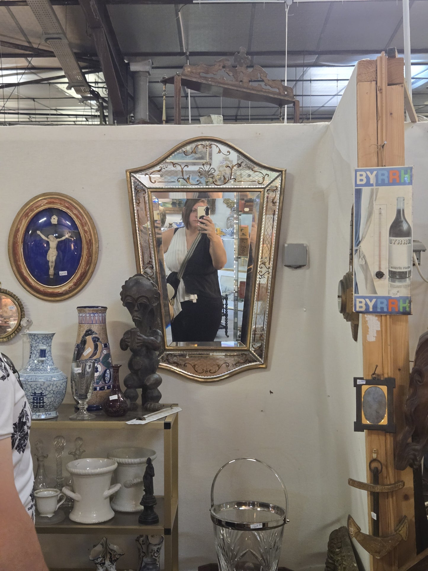 Italian Venetian Églomisé Giltwood Mirror