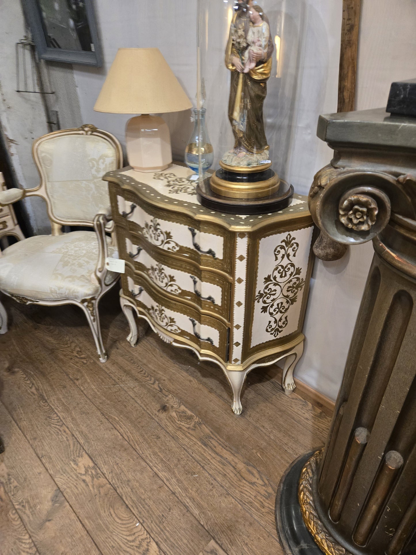 1940s Venetian Hand-Painted Chest of Drawers with Gilt Detailing