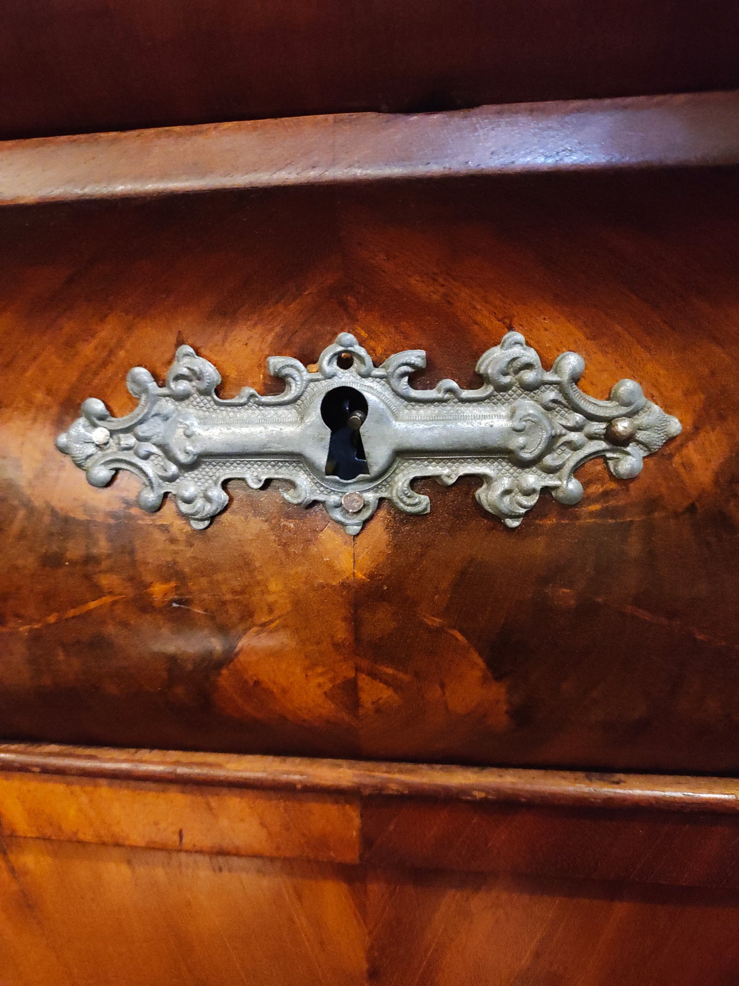 Mid 1800s LPH Flaming mahogany dresser