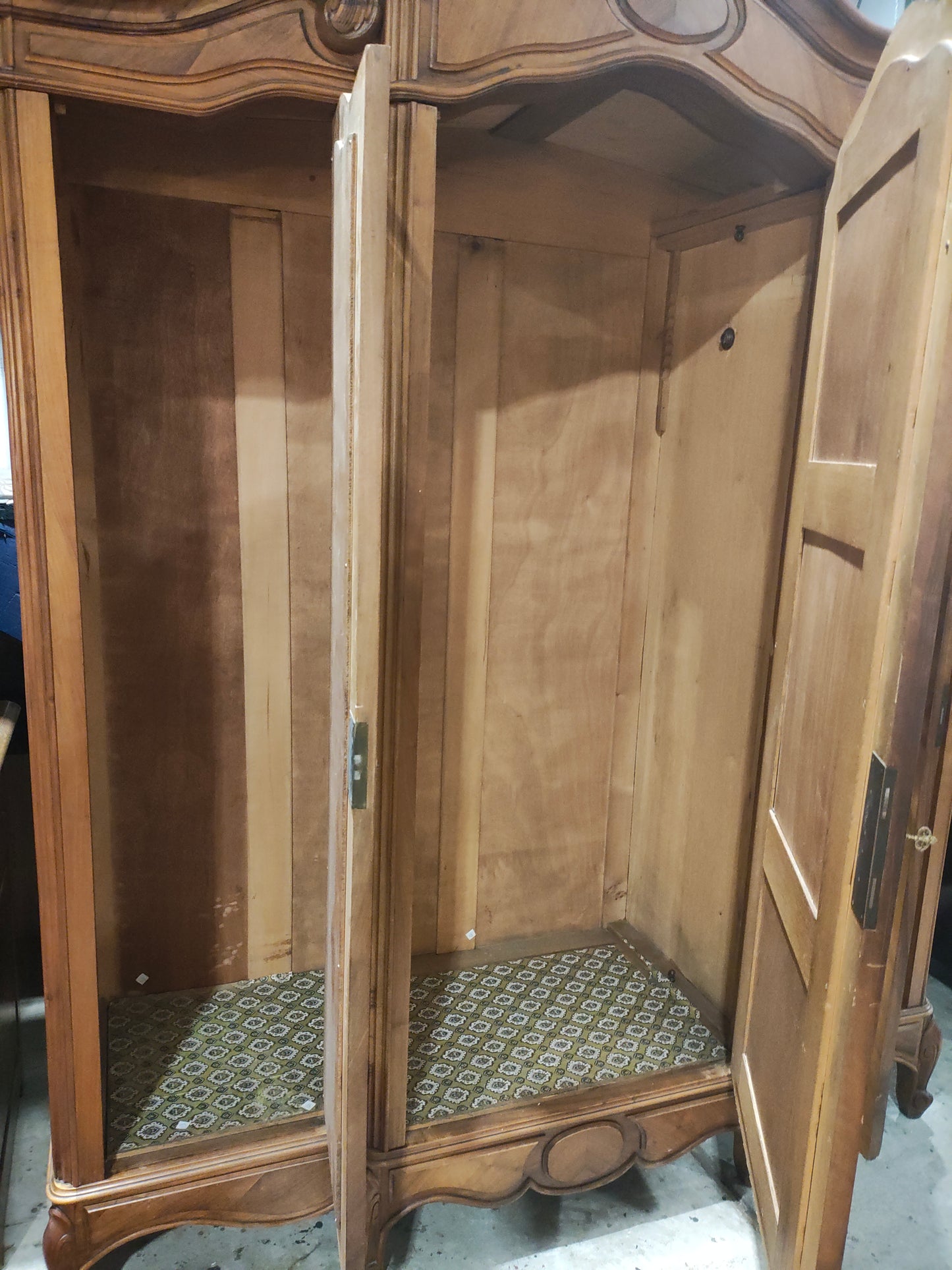 Late 1800s LXV 3 door armoire