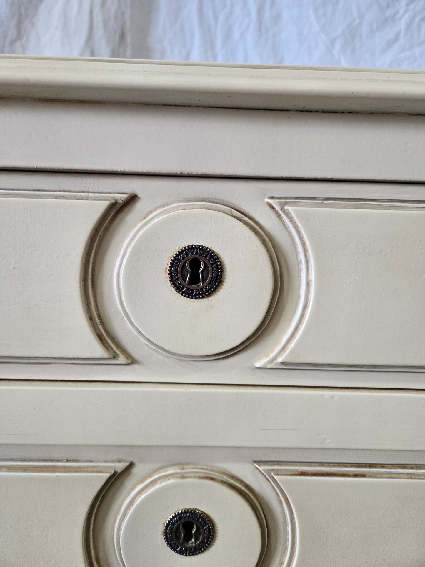 Mid 1900s LXVI white commode