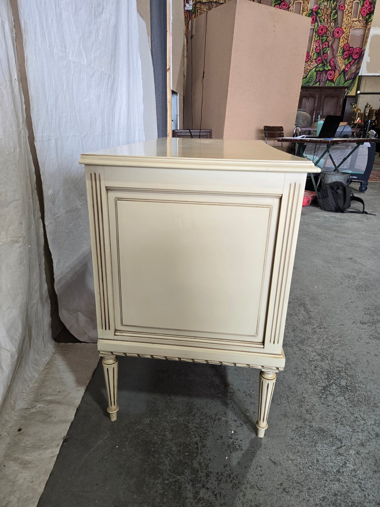 Mid 1900s LXVI white commode