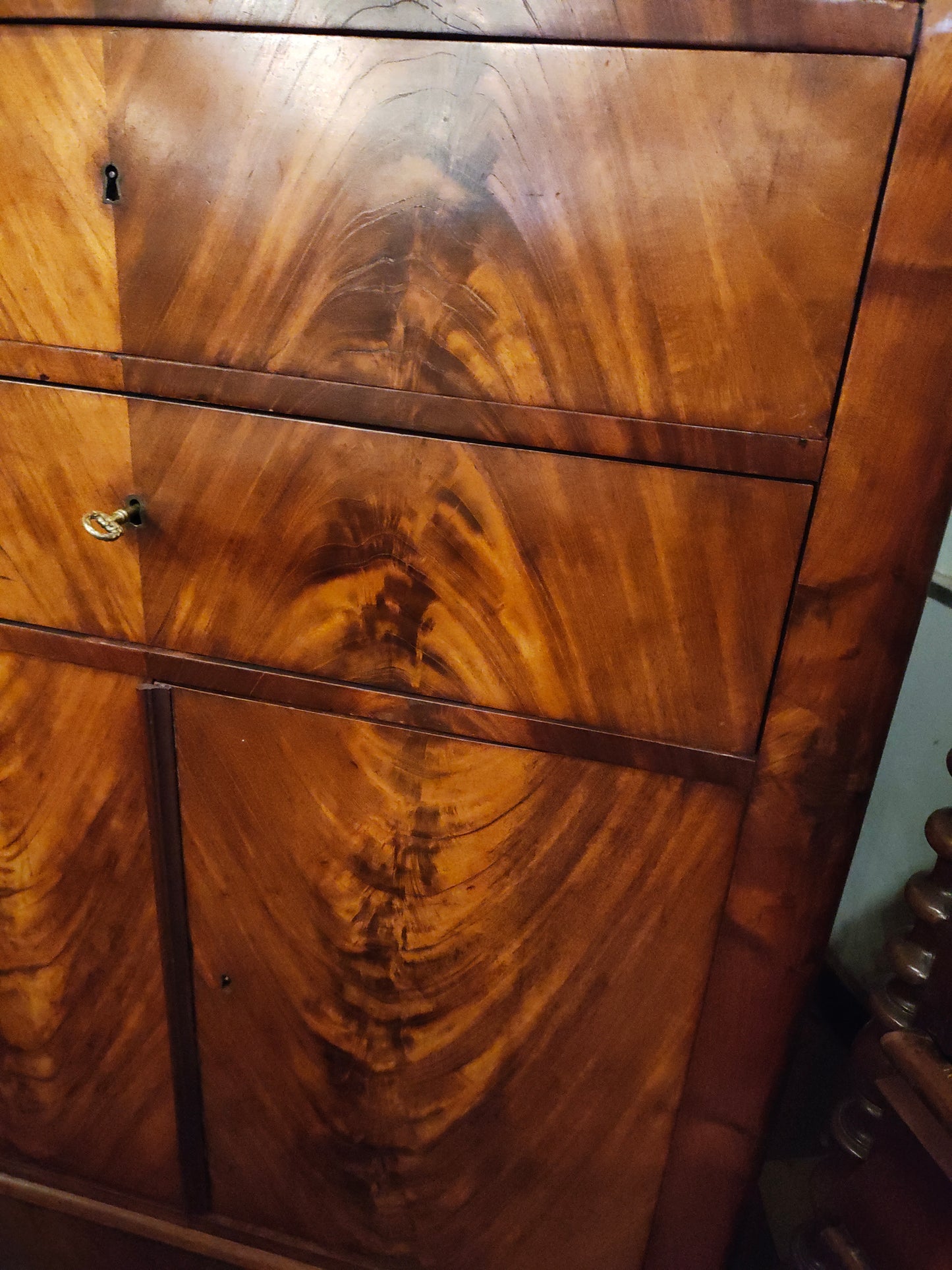 Mid 1800s LPH Flaming mahogany dresser