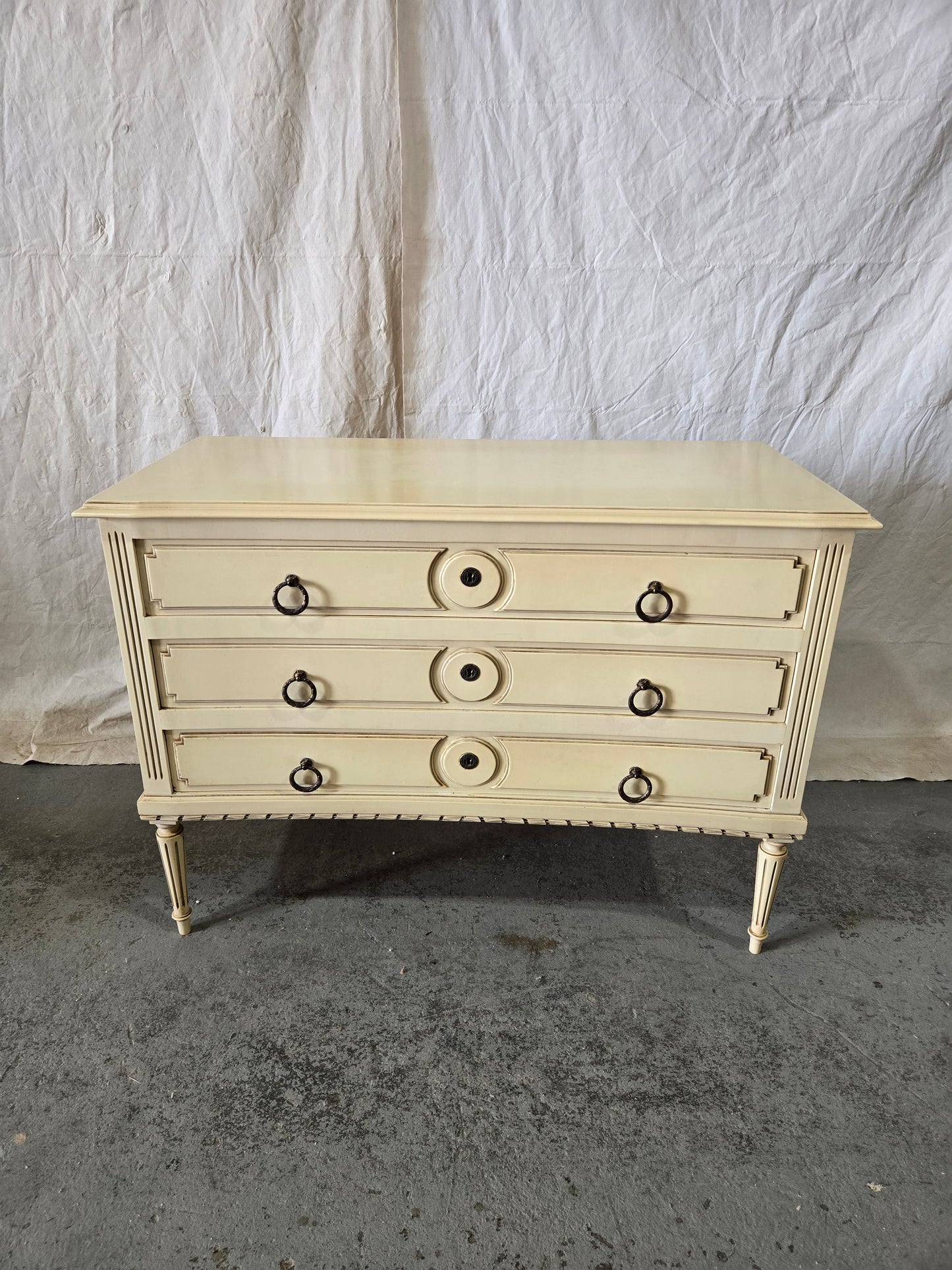 Mid 1900s LXVI white commode