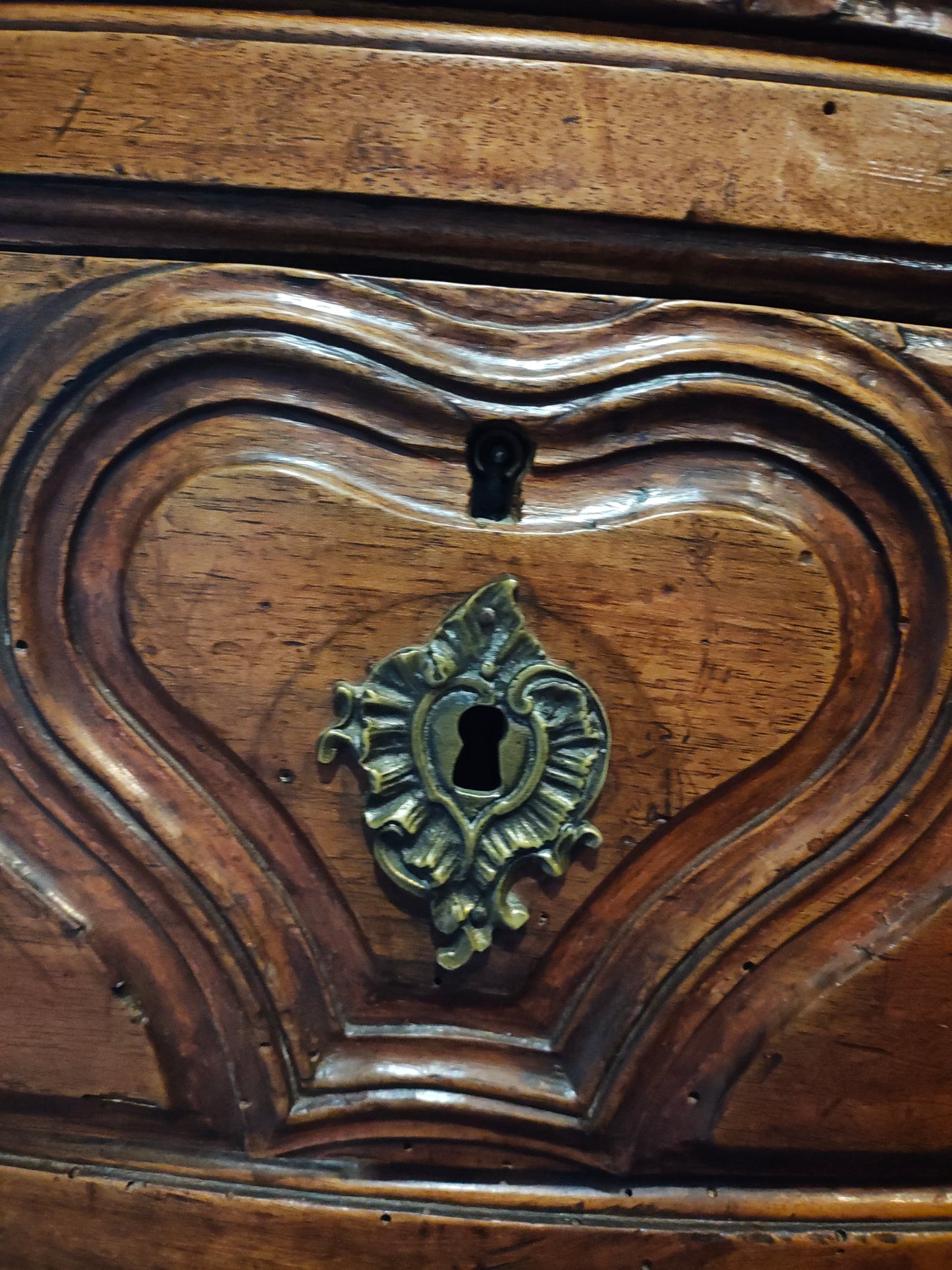 Late 18th-Century French Provincial Walnut Wedding Commode