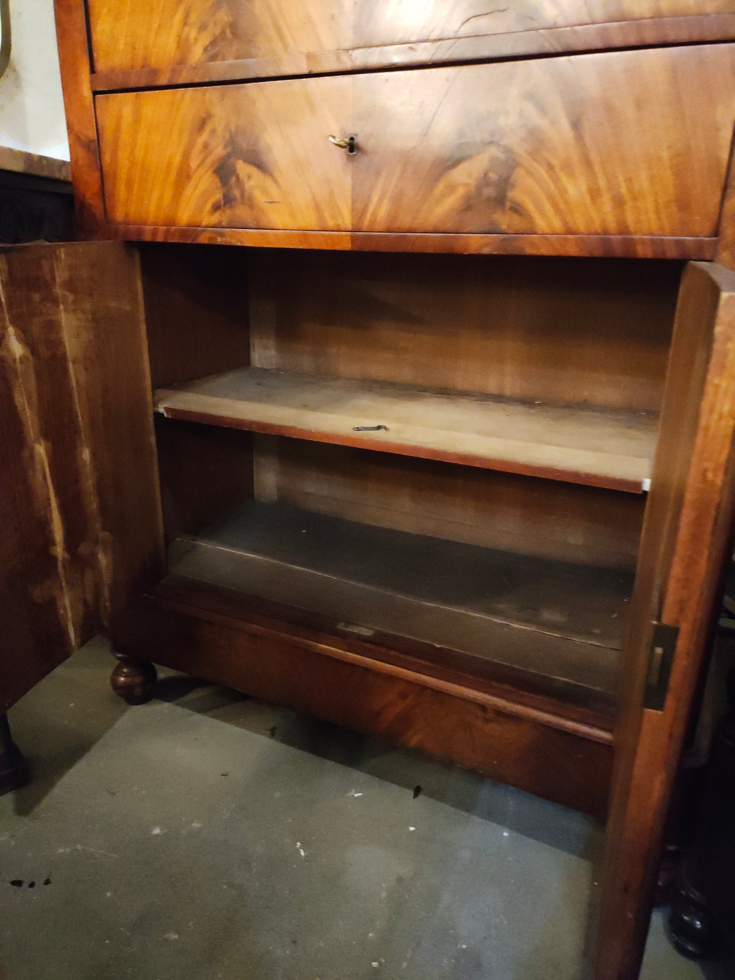 Mid 1800s LPH Flaming mahogany dresser