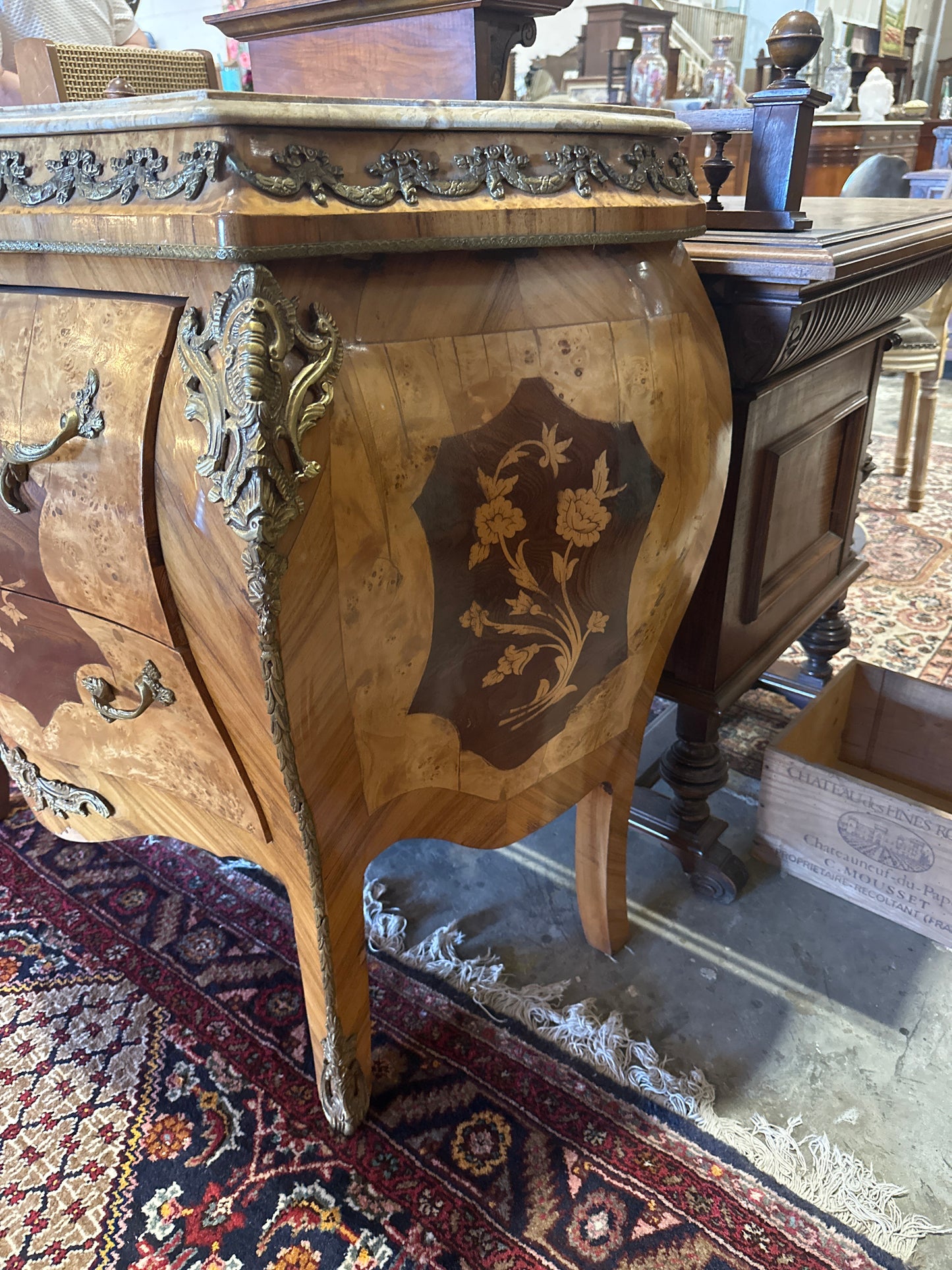 Louis XV Bombe commode