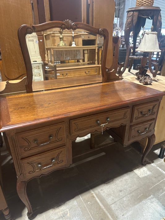 Vintage vanity dresser