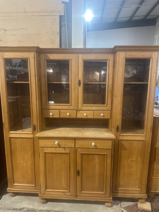 Mid 1900s Country style pine hutch