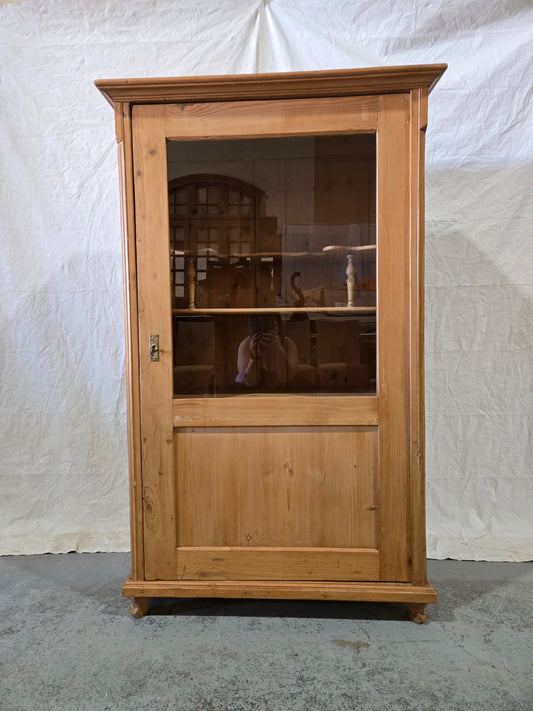 Late 1800s German provincial cabinet