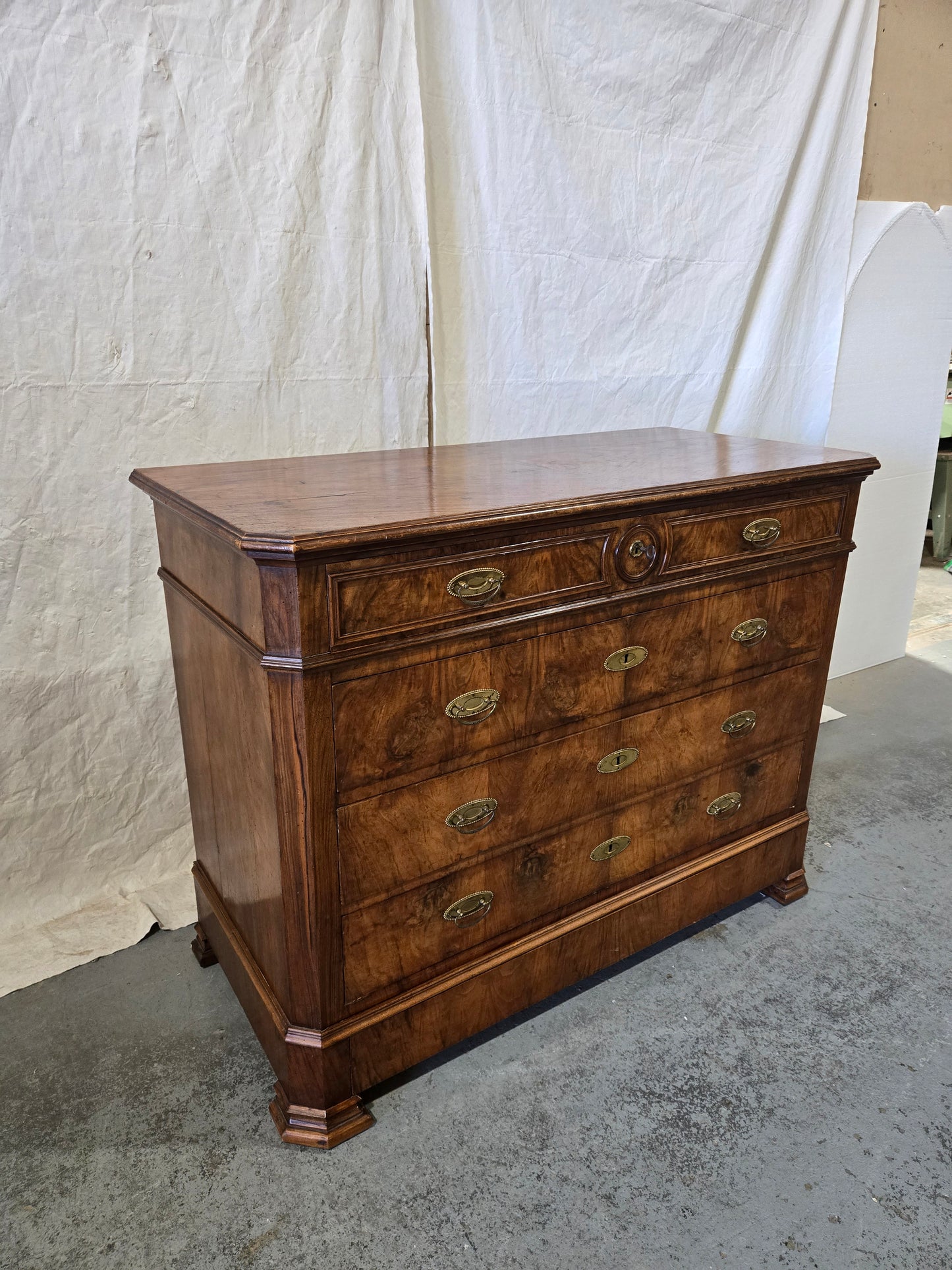 Mid 1800s Louis Phillippe burled walnut commode