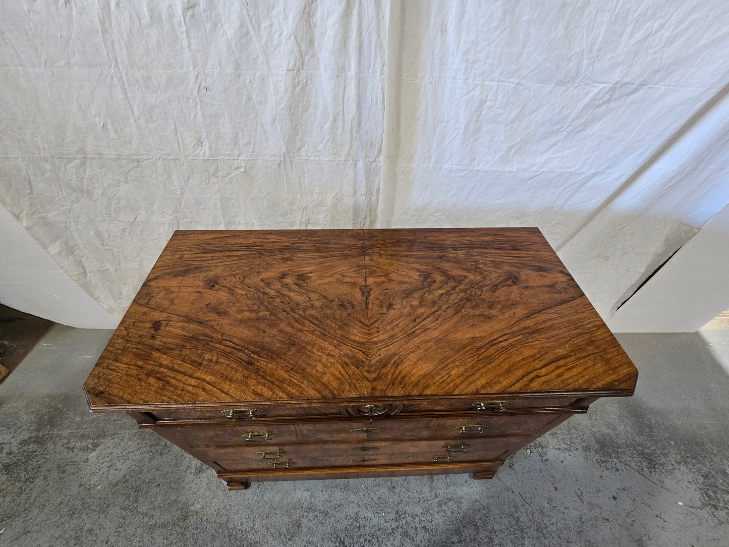 Mid 1800s Louis Phillippe burled walnut commode