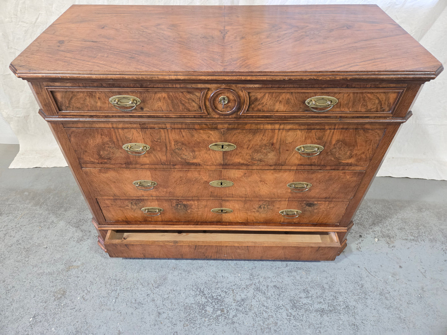 Mid 1800s Louis Phillippe burled walnut commode