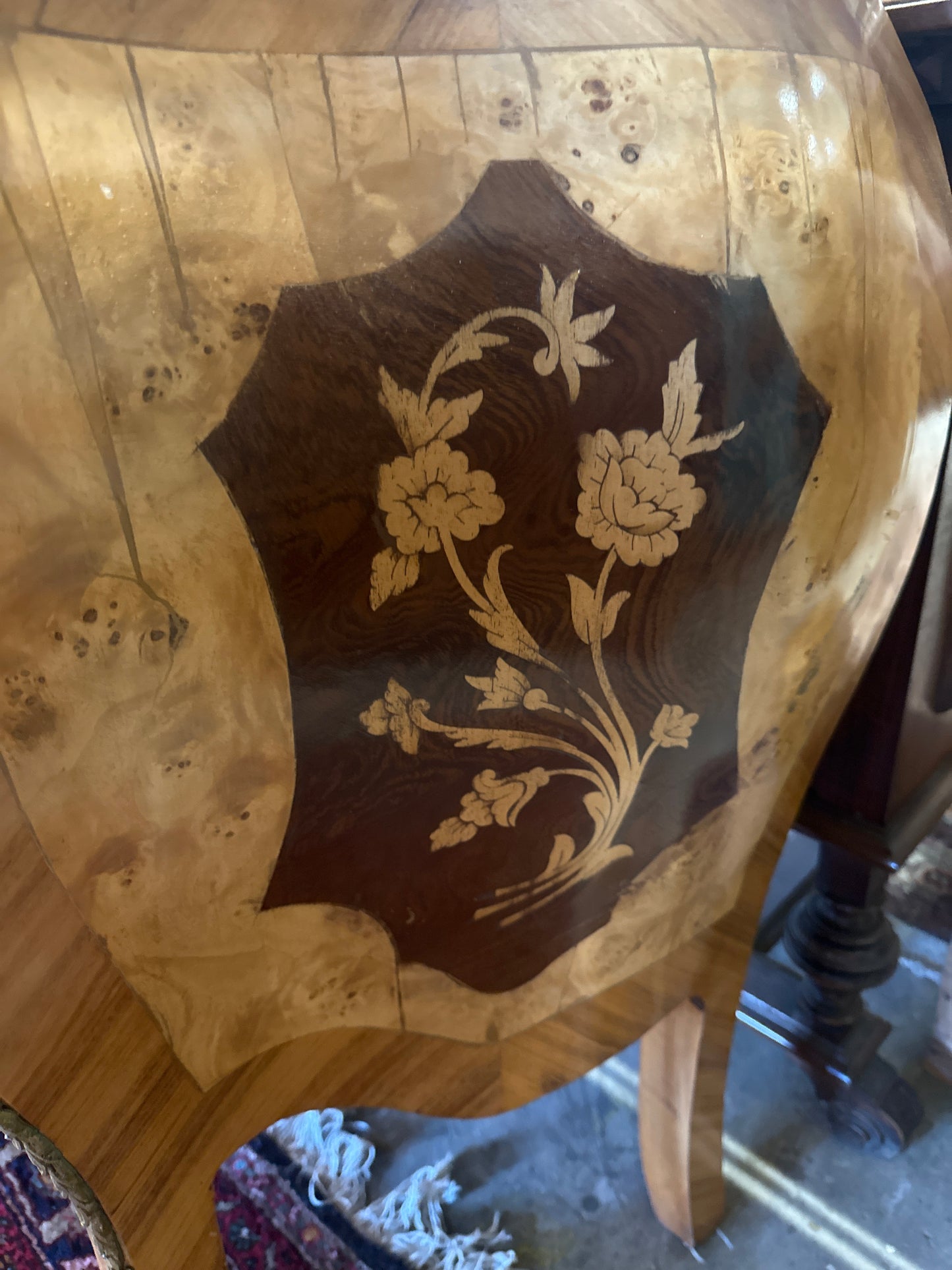 Louis XV Bombe commode