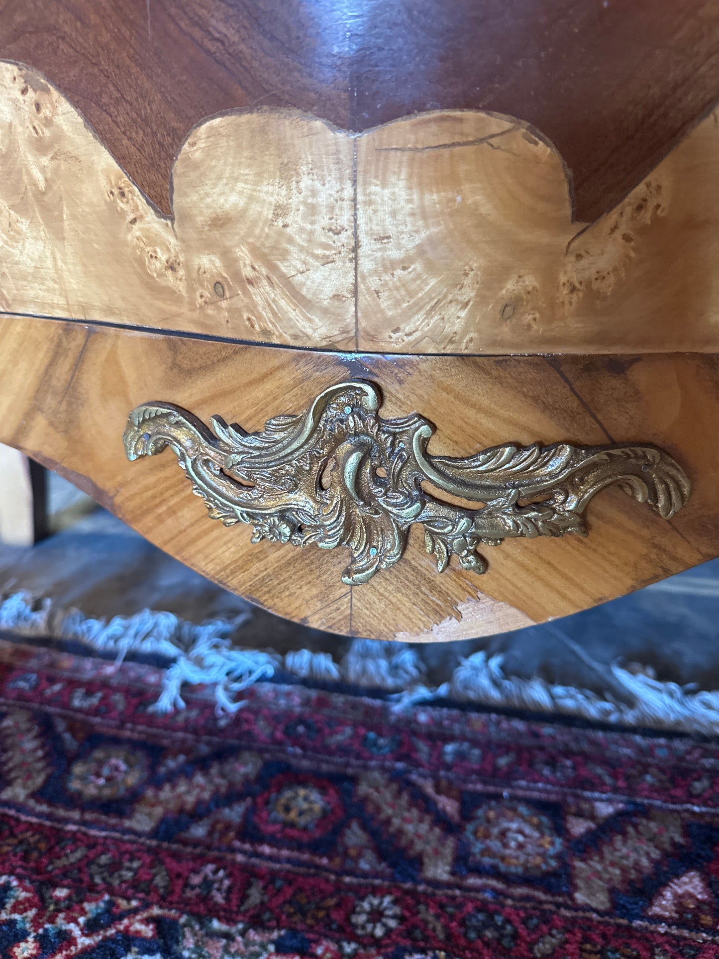 Louis XV Bombe commode