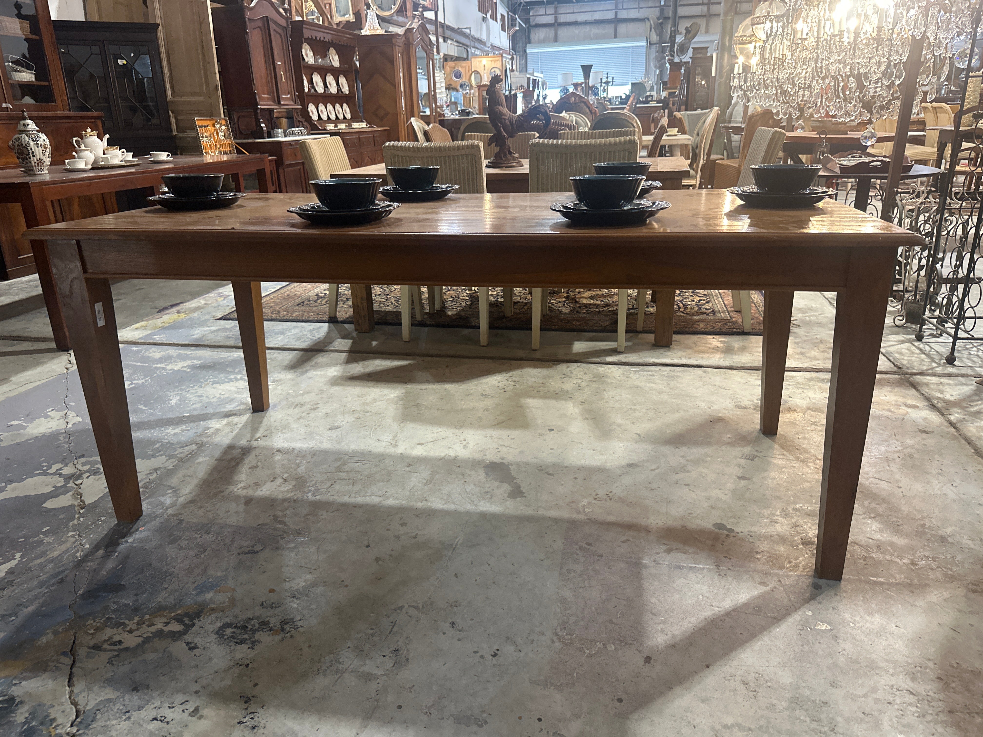 Mid 1900s Traditional style table – Dop Antiques