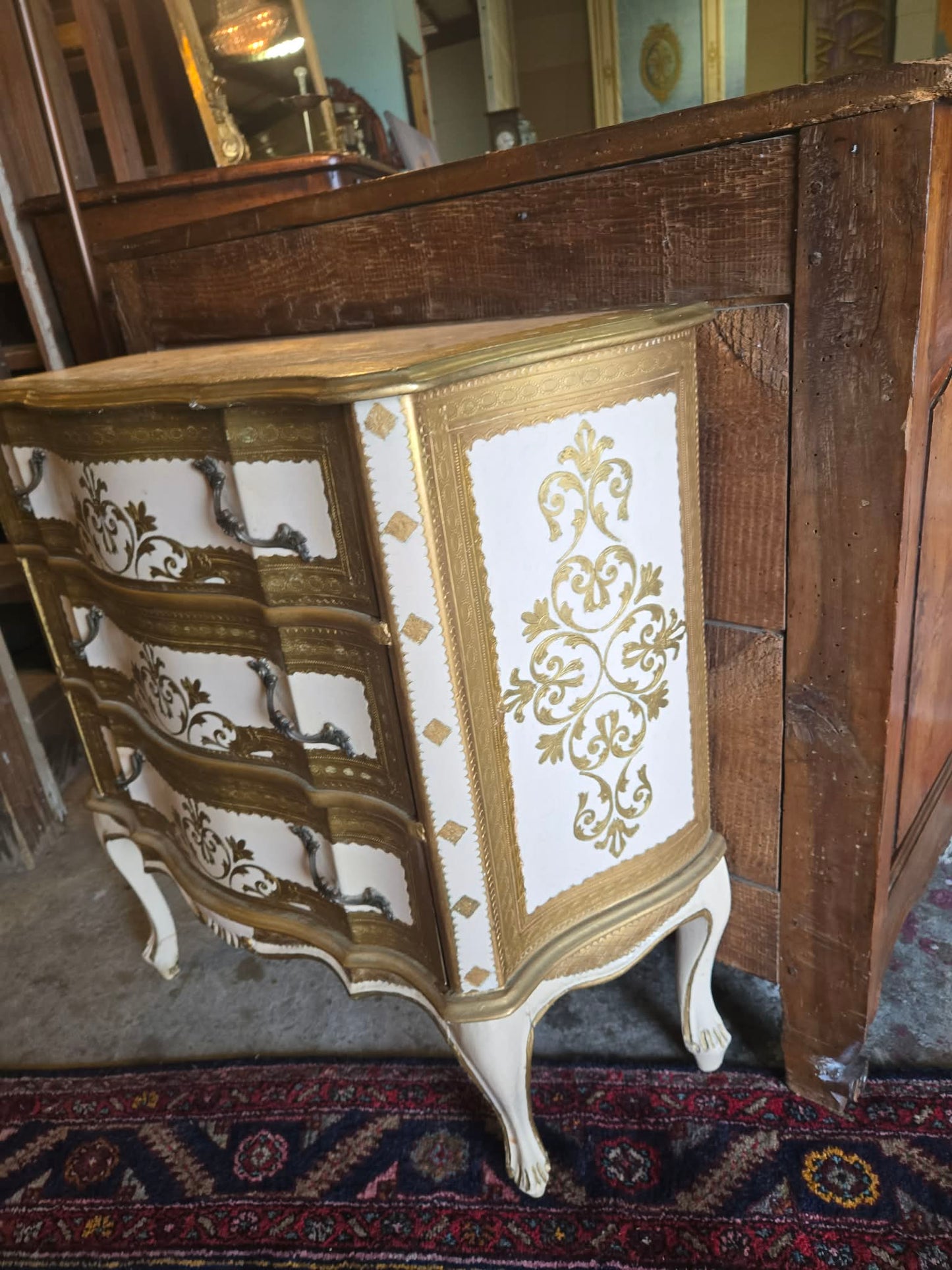 1940s Venetian Hand-Painted Chest of Drawers with Gilt Detailing