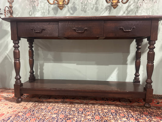 Mid 1900s English oak side table