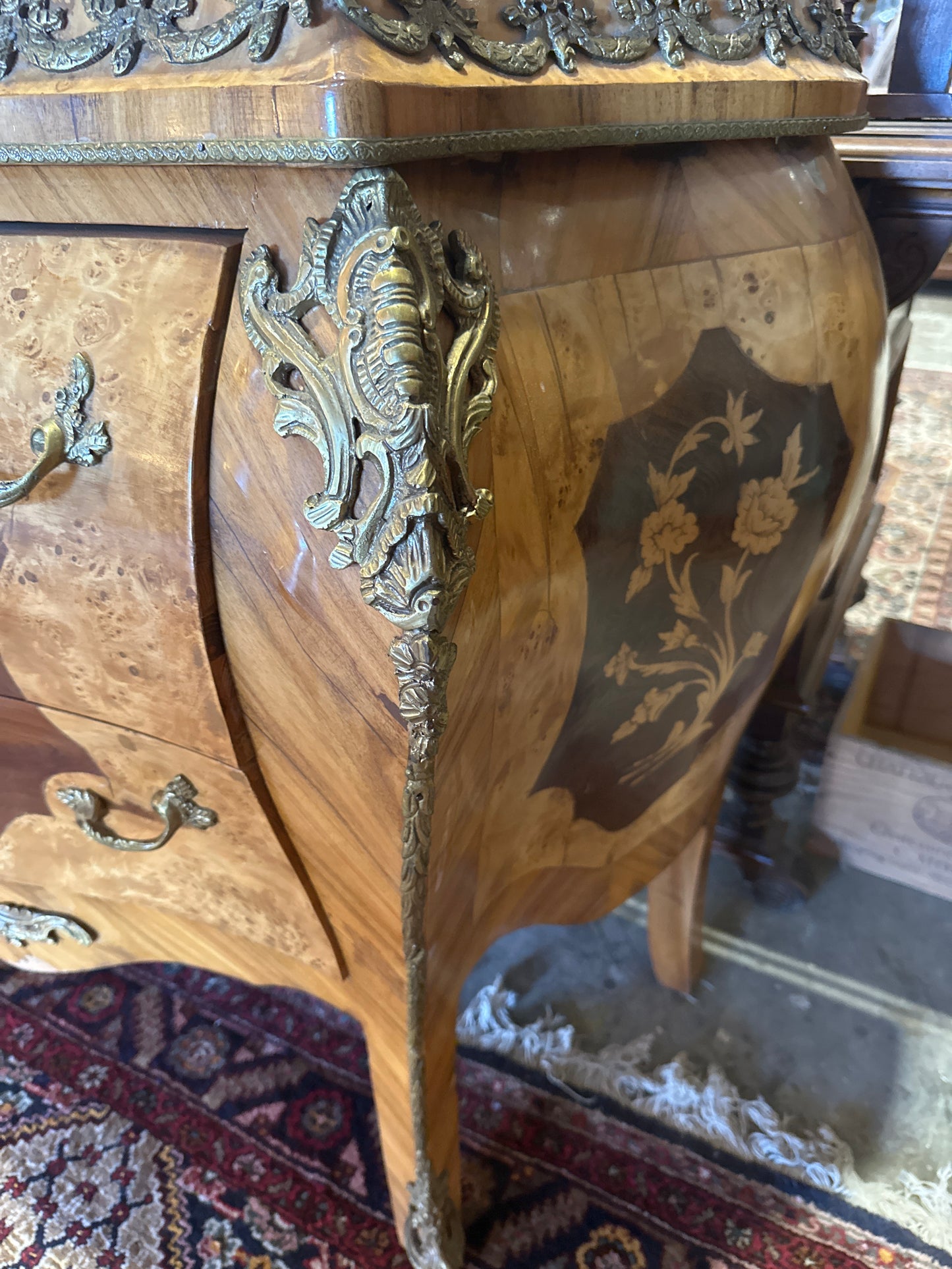 Louis XV Bombe commode