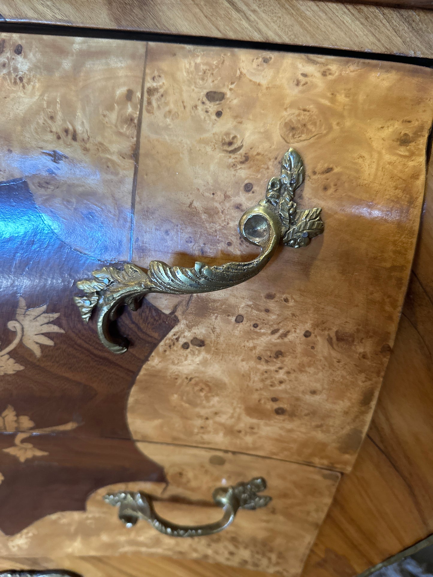 Louis XV Bombe commode