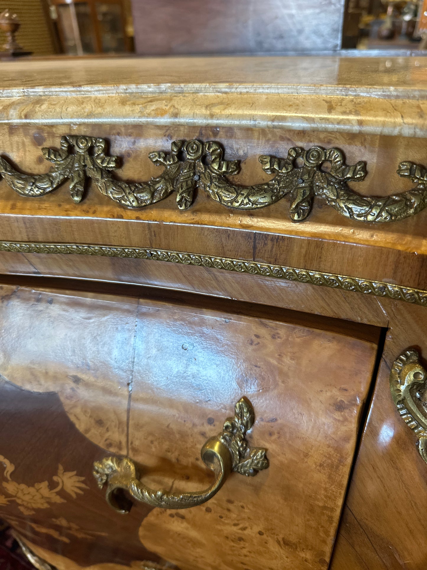 Louis XV Bombe commode