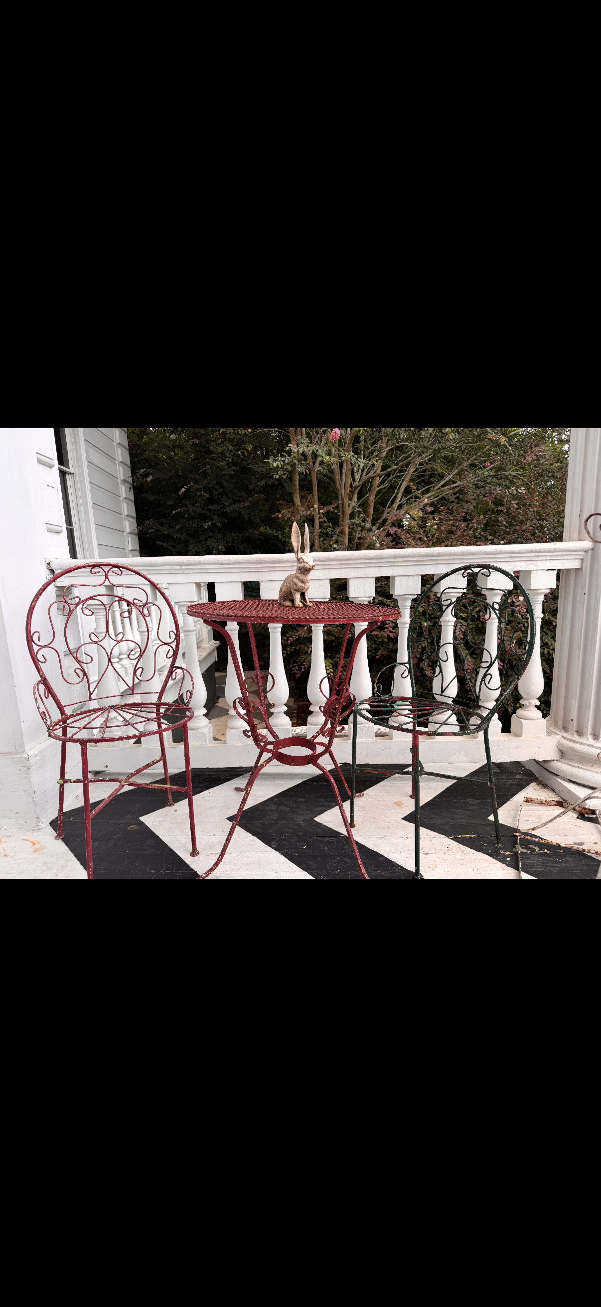 Red/green patio table