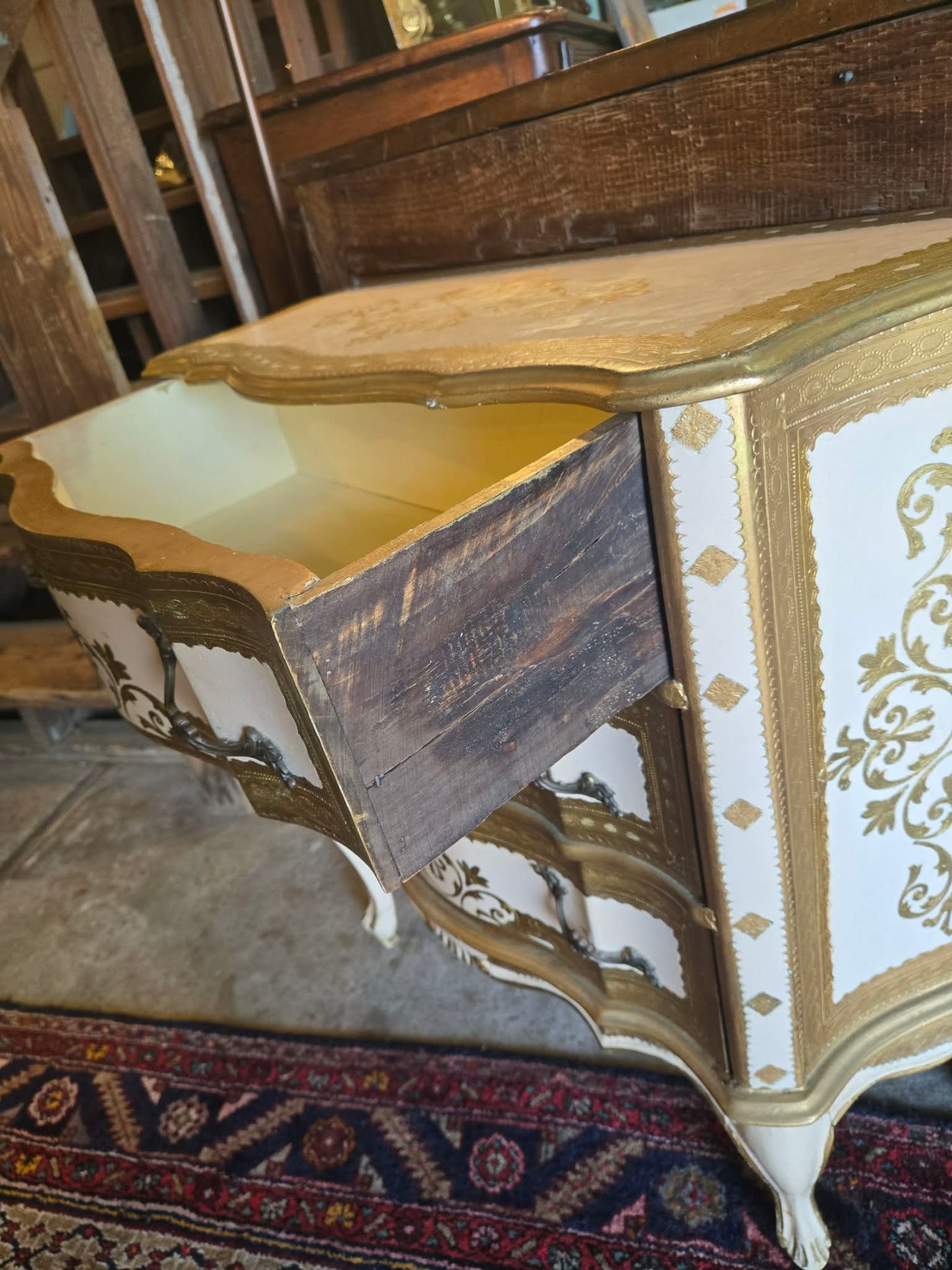 1940s Venetian Hand-Painted Chest of Drawers with Gilt Detailing
