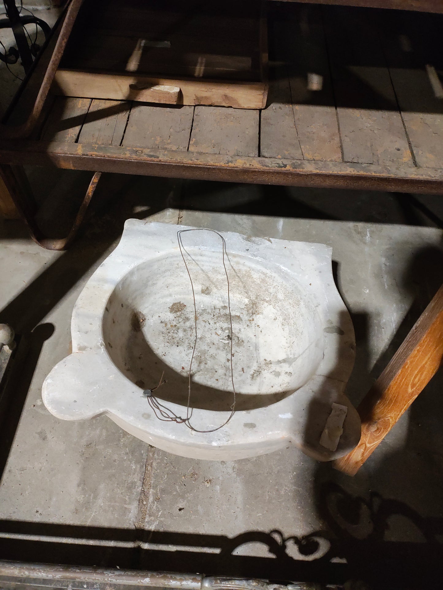 White stone sinks