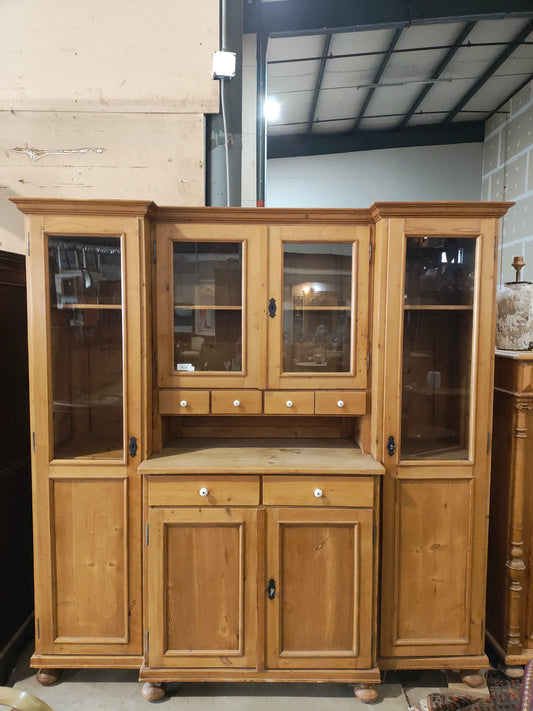 Mid 1900s Country style pine hutch