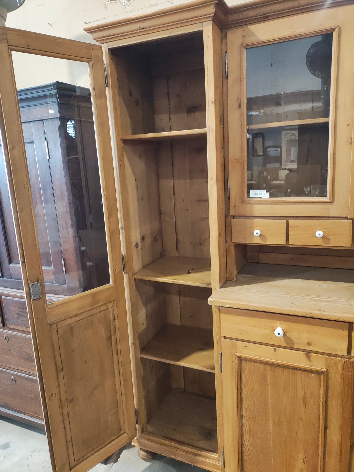 Mid 1900s Country style pine hutch