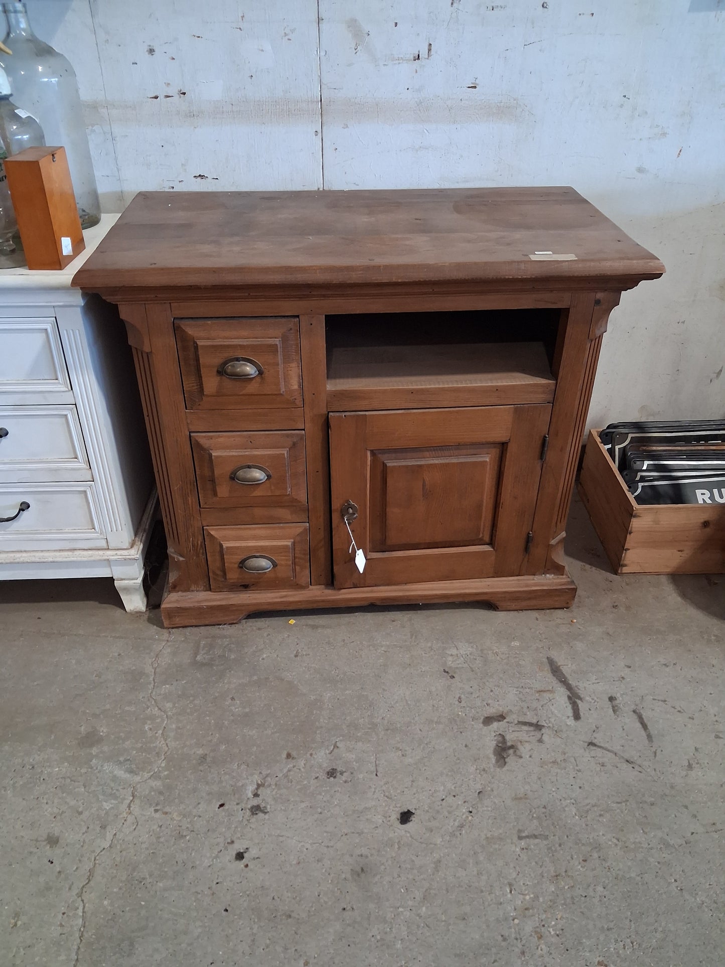 Small pine cabinet w drawers