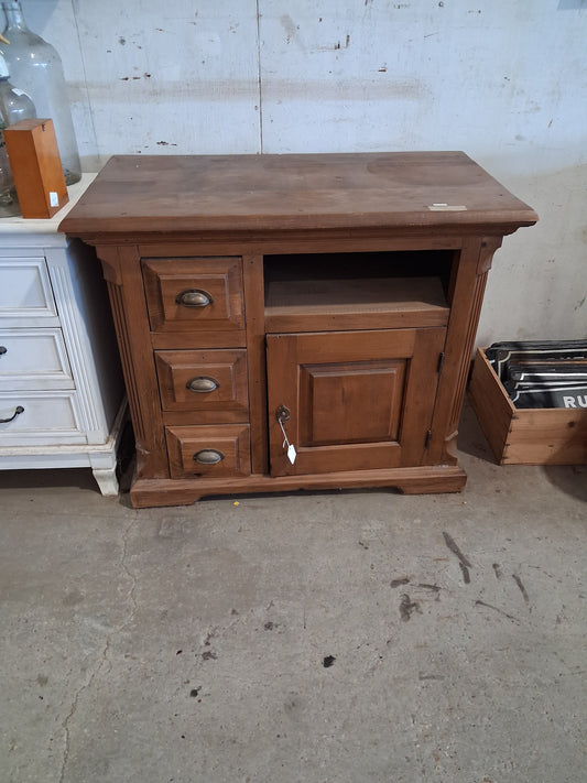 Small pine cabinet w drawers