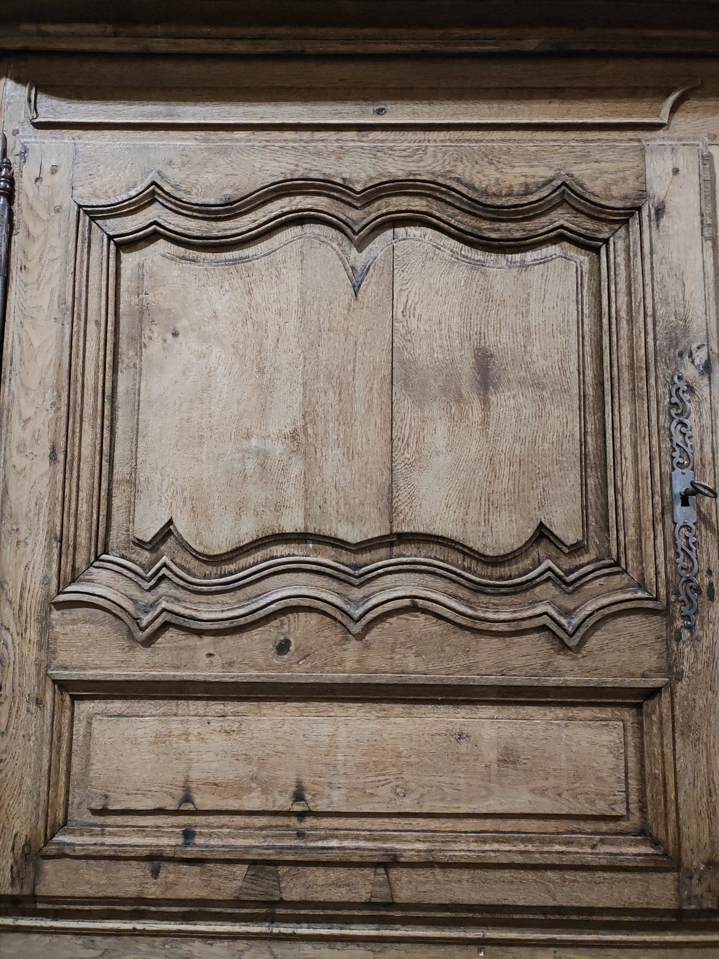 Late 18th Century French Louis XV Provincial Oak Buffet à Deux Corps