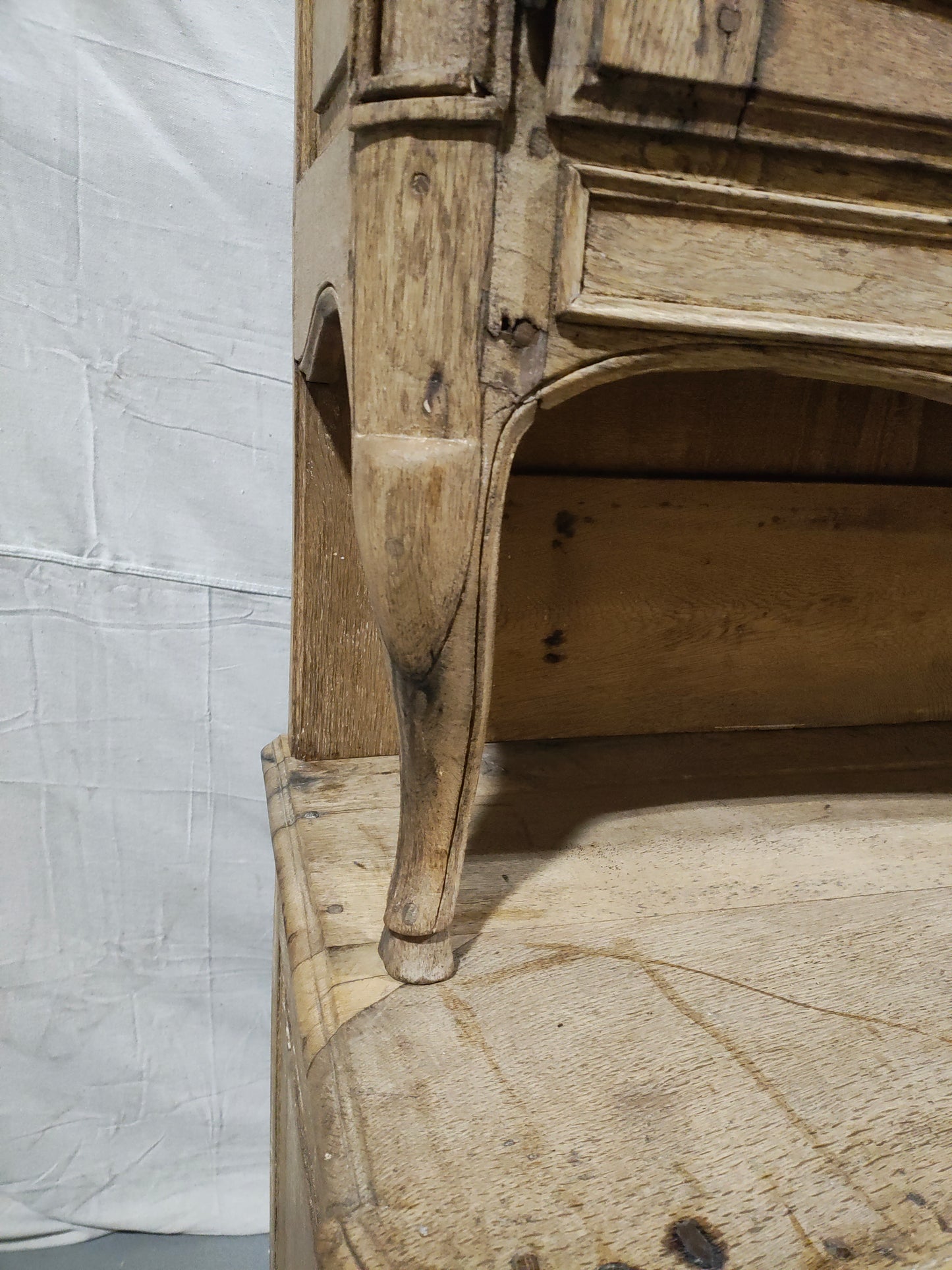 Late 18th Century French Louis XV Provincial Oak Buffet à Deux Corps