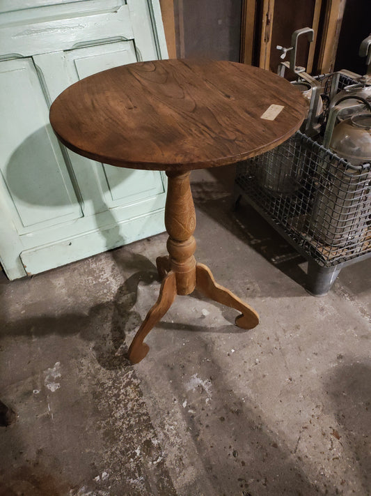 Round small teak sidetable