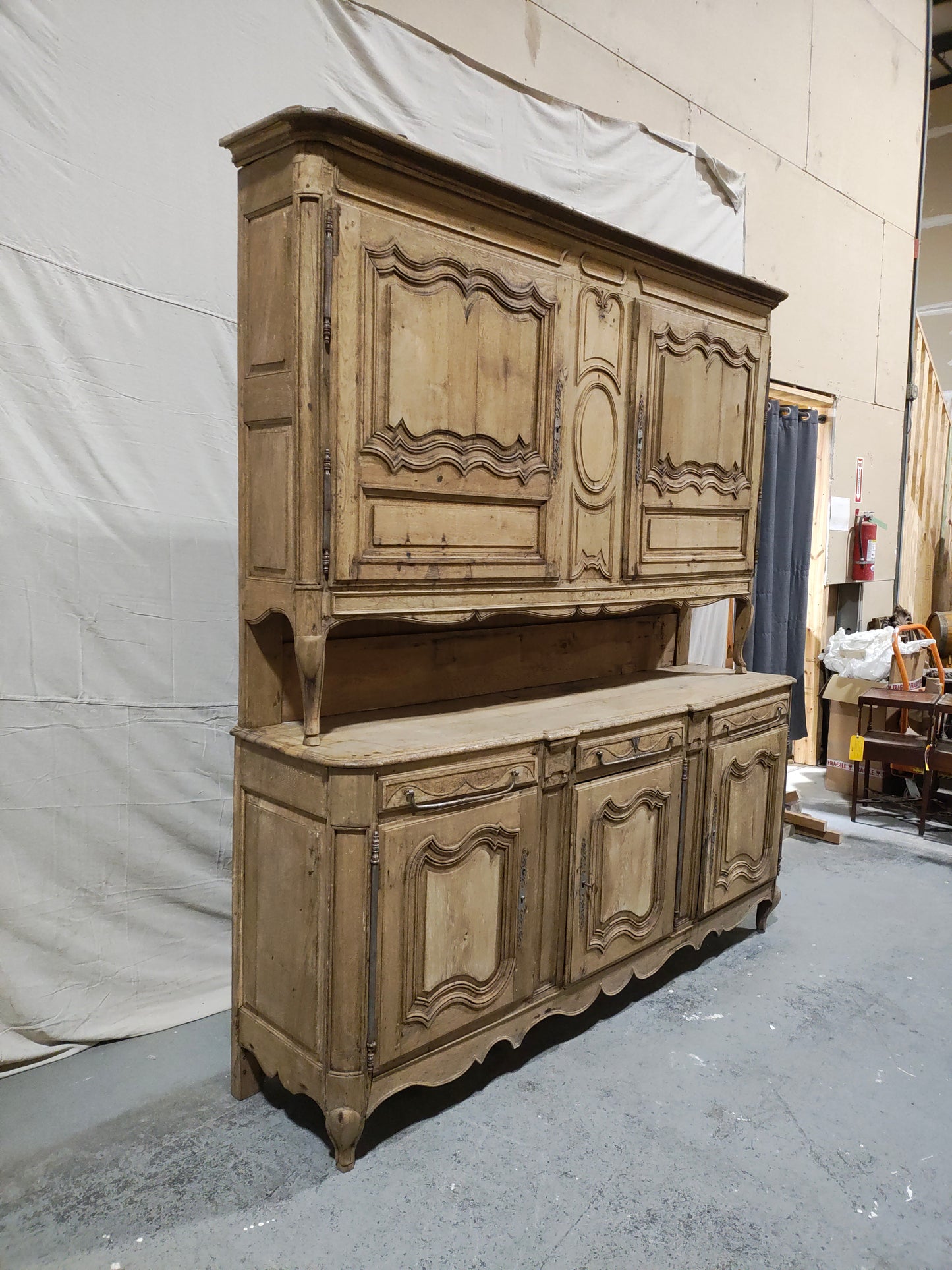 Late 18th Century French Louis XV Provincial Oak Buffet à Deux Corps