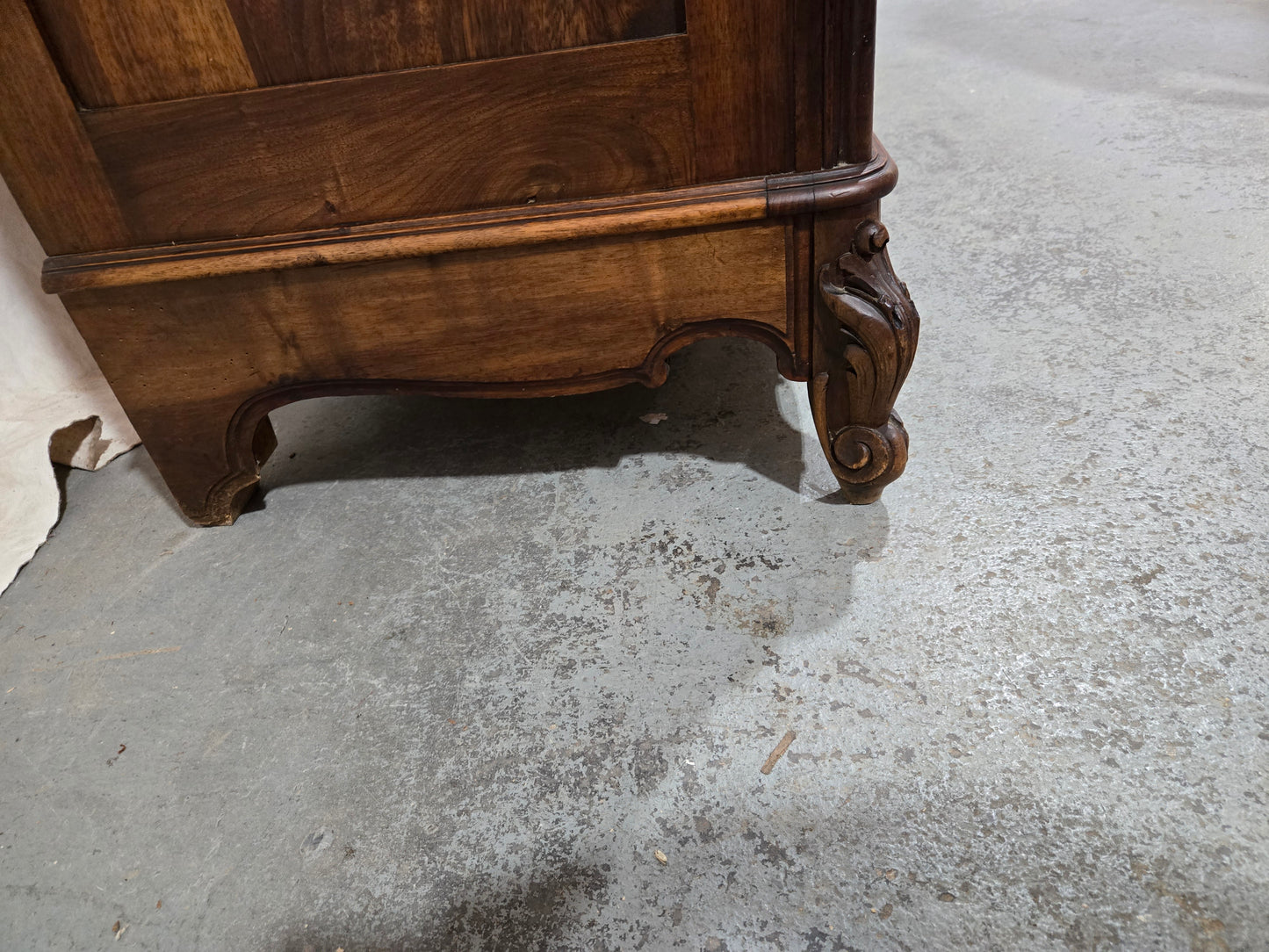 Late 1800s Louis XV oak commode with marble