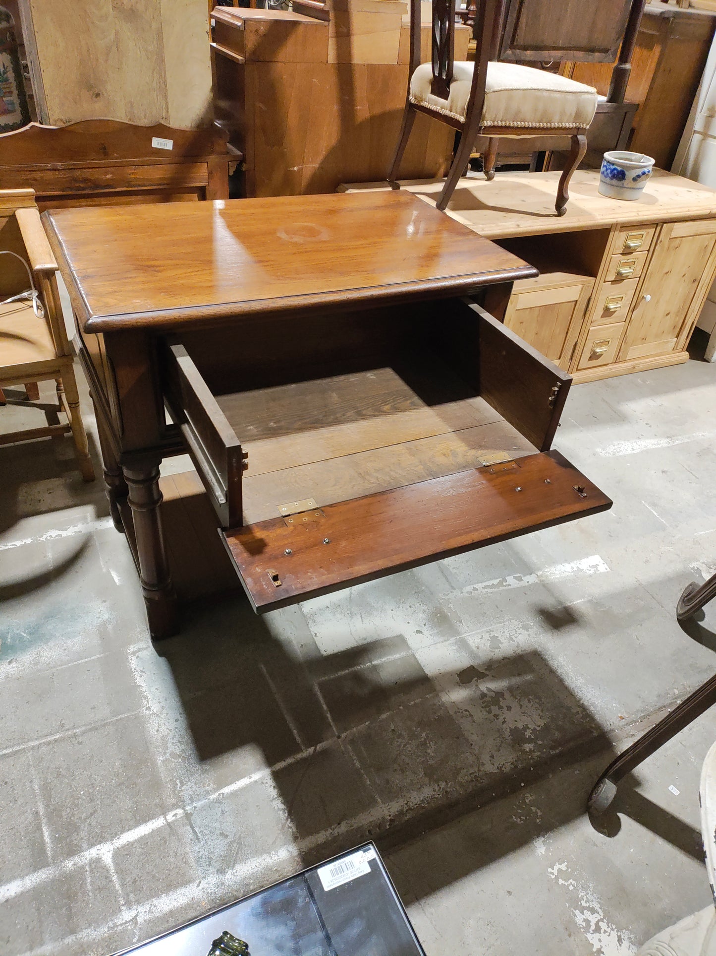 Oak sidetable
