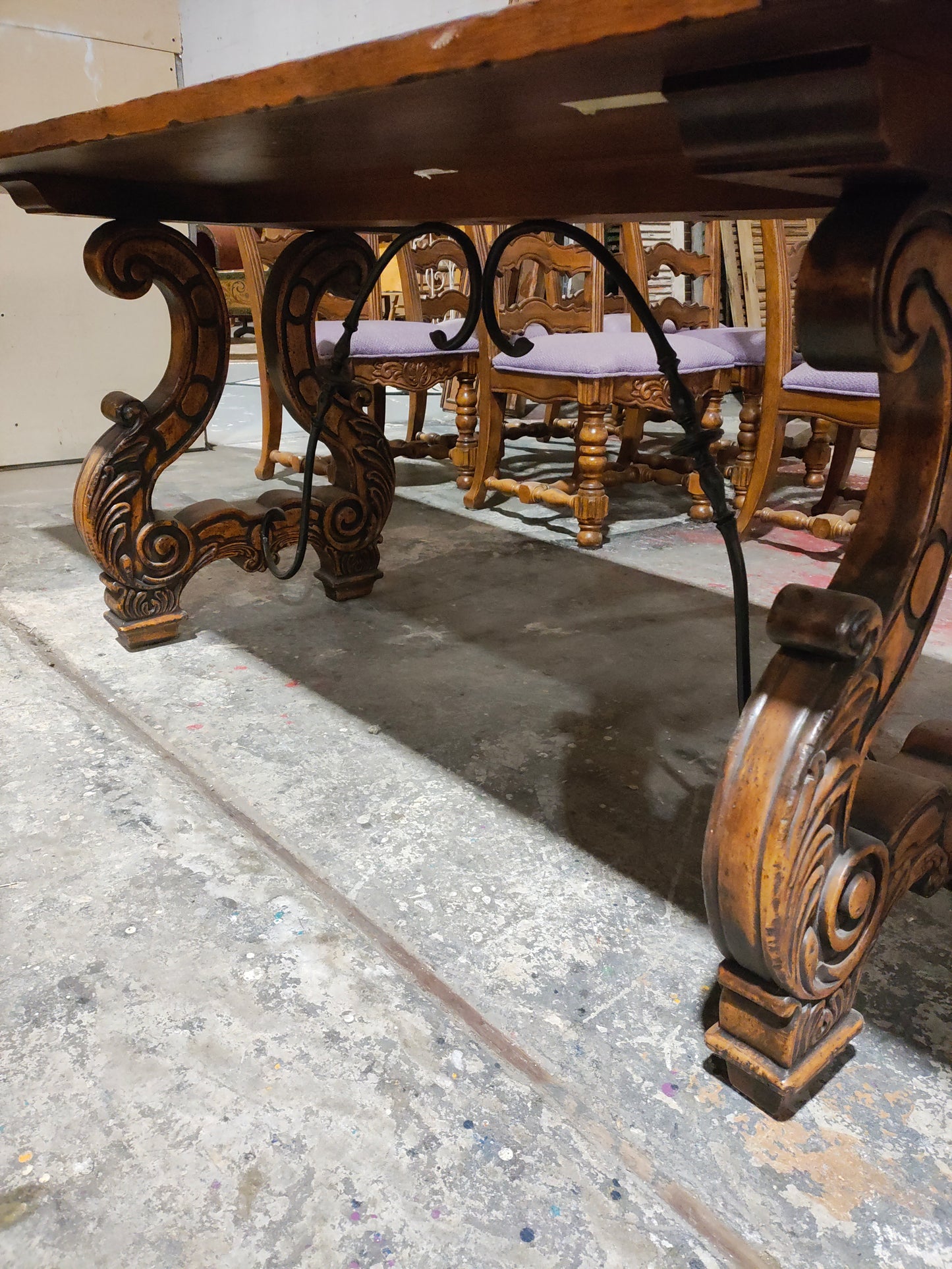 Mid 1900s Baroque Style Oak Table with 6 chairs