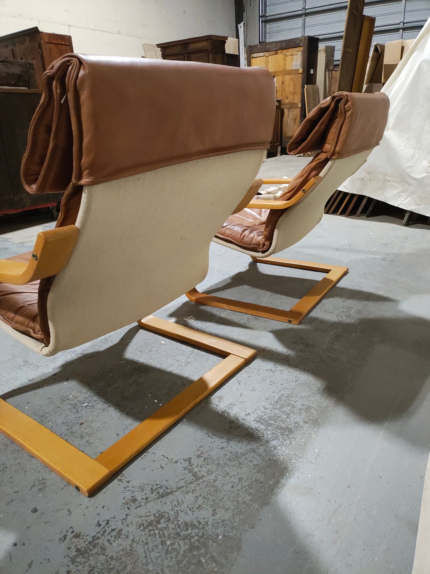 Pair of Italian Mid-Century Modern Bentwood Sling Lounge Chairs by Veneta, Caramel Leather, Circa 1960