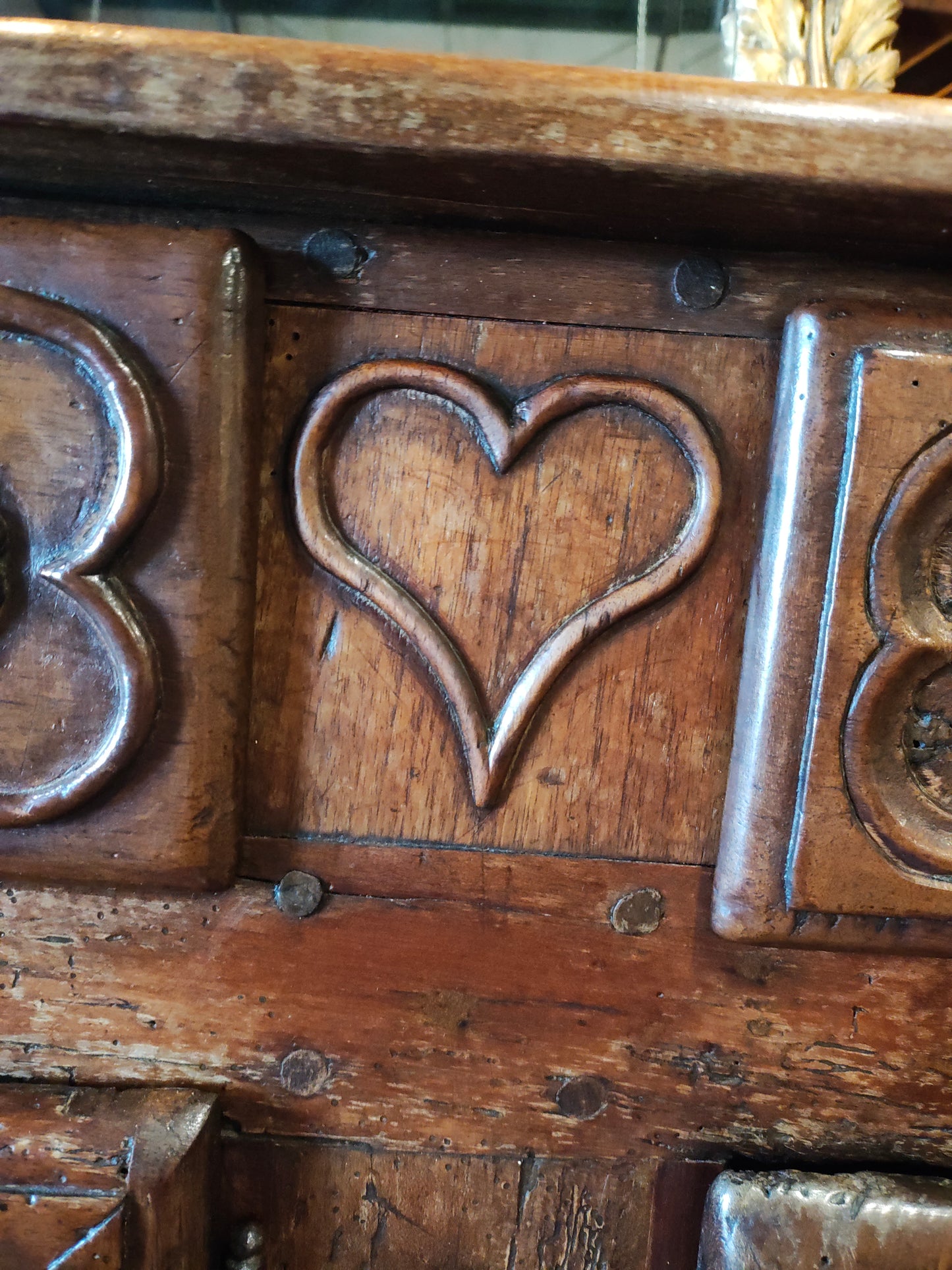 C. 1700s Wedding heart carved Sideboard louis 15th style