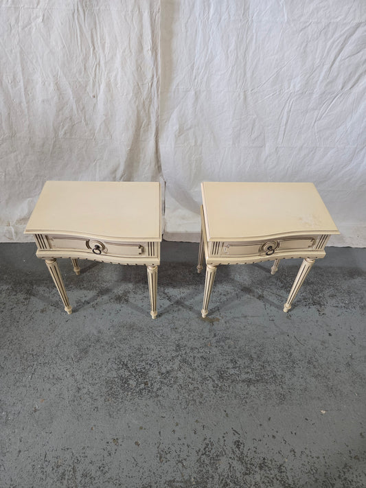 Mid 1900s LXVI pair of nightstands