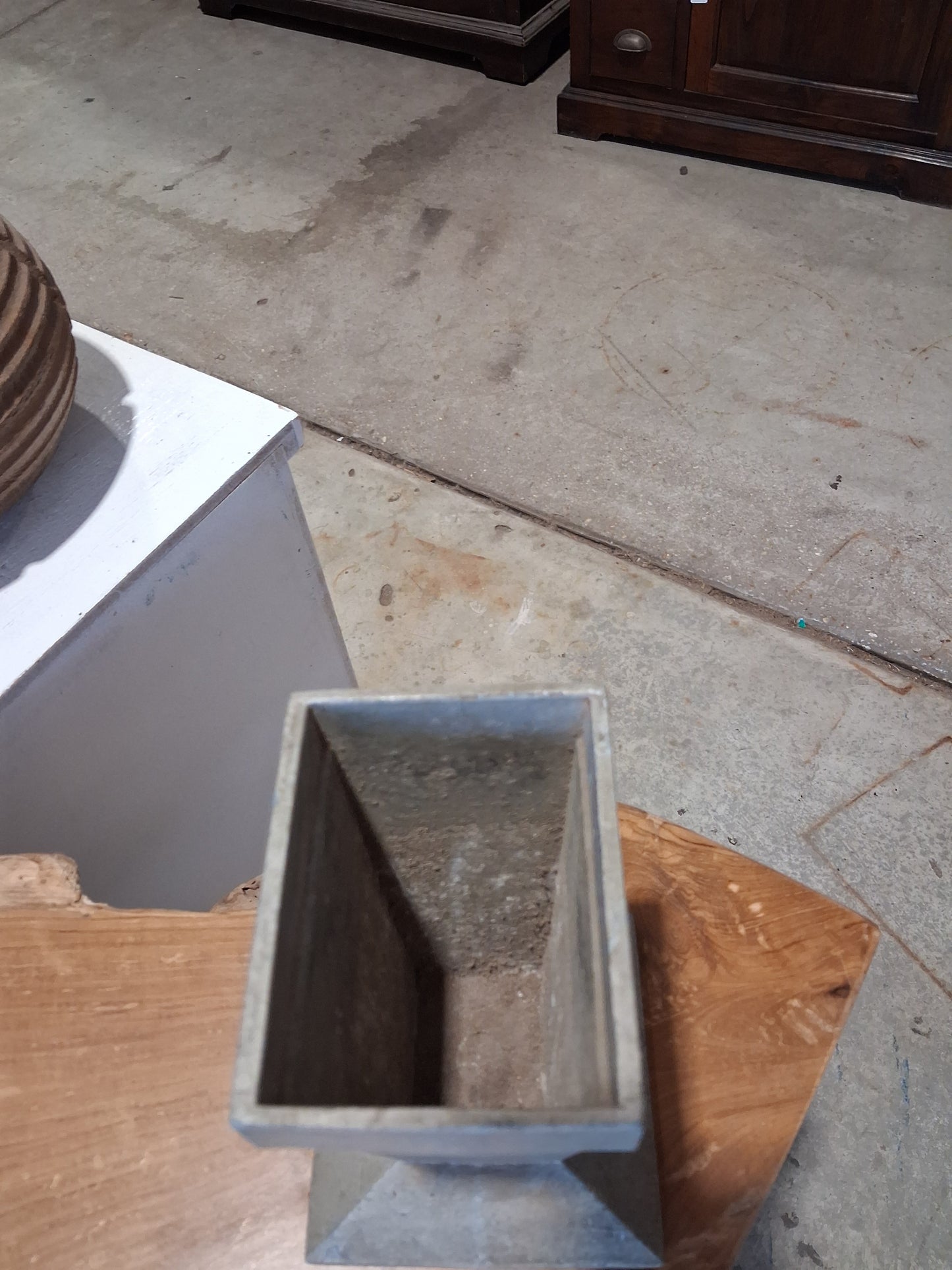 Metal plant holder