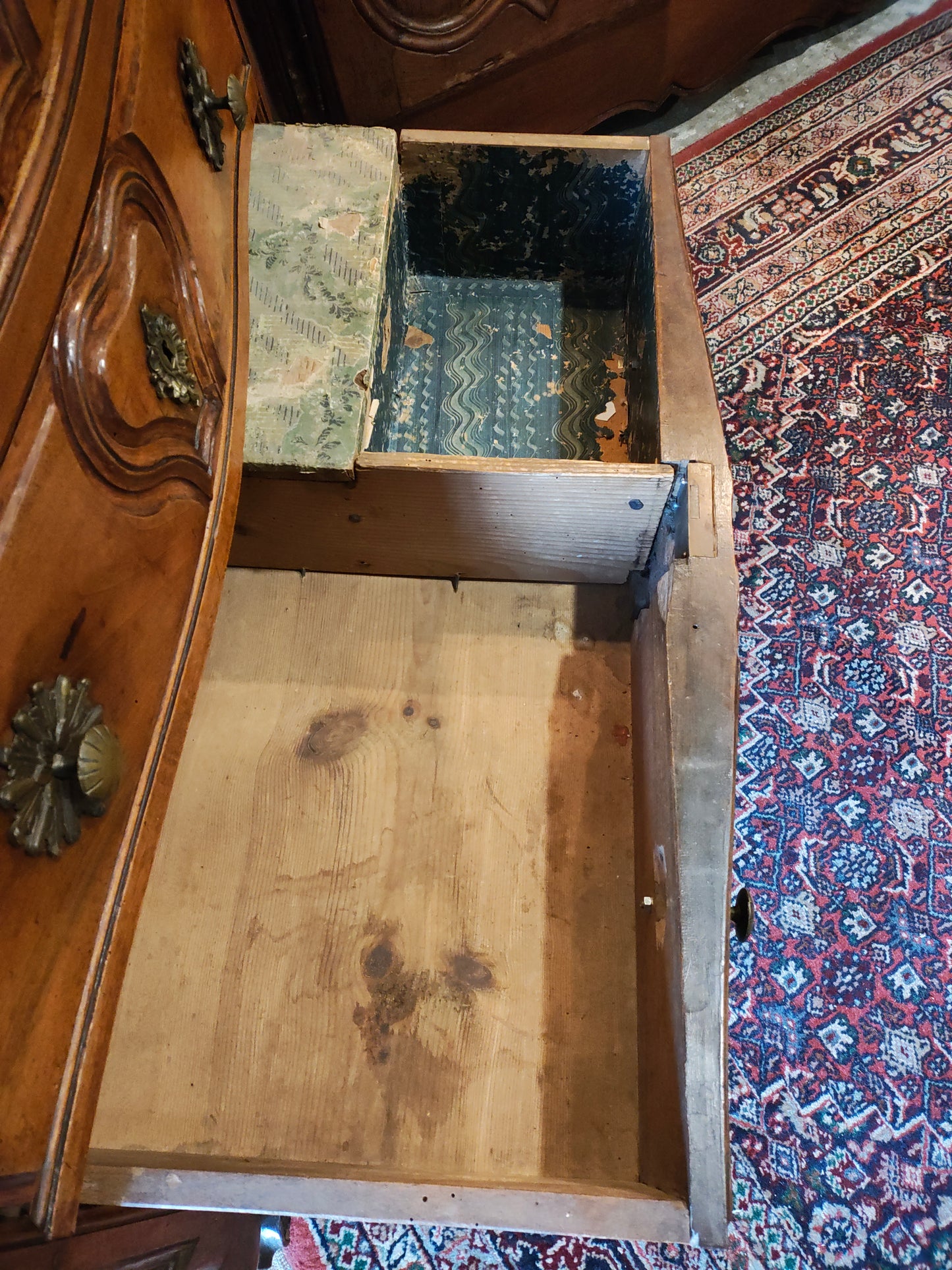 Late 18th-Century French Provincial Walnut Wedding Commode