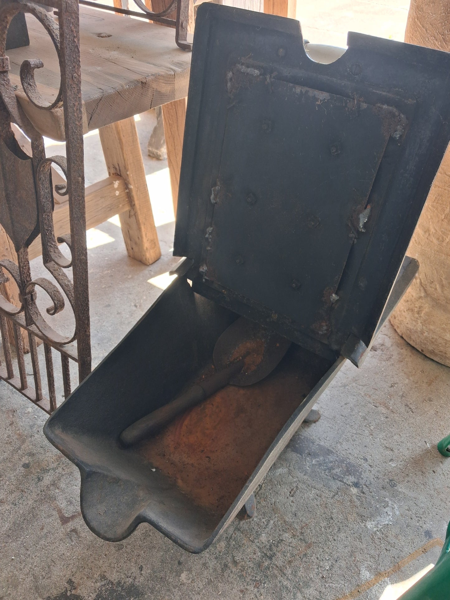 Antique Kold Scuttle
