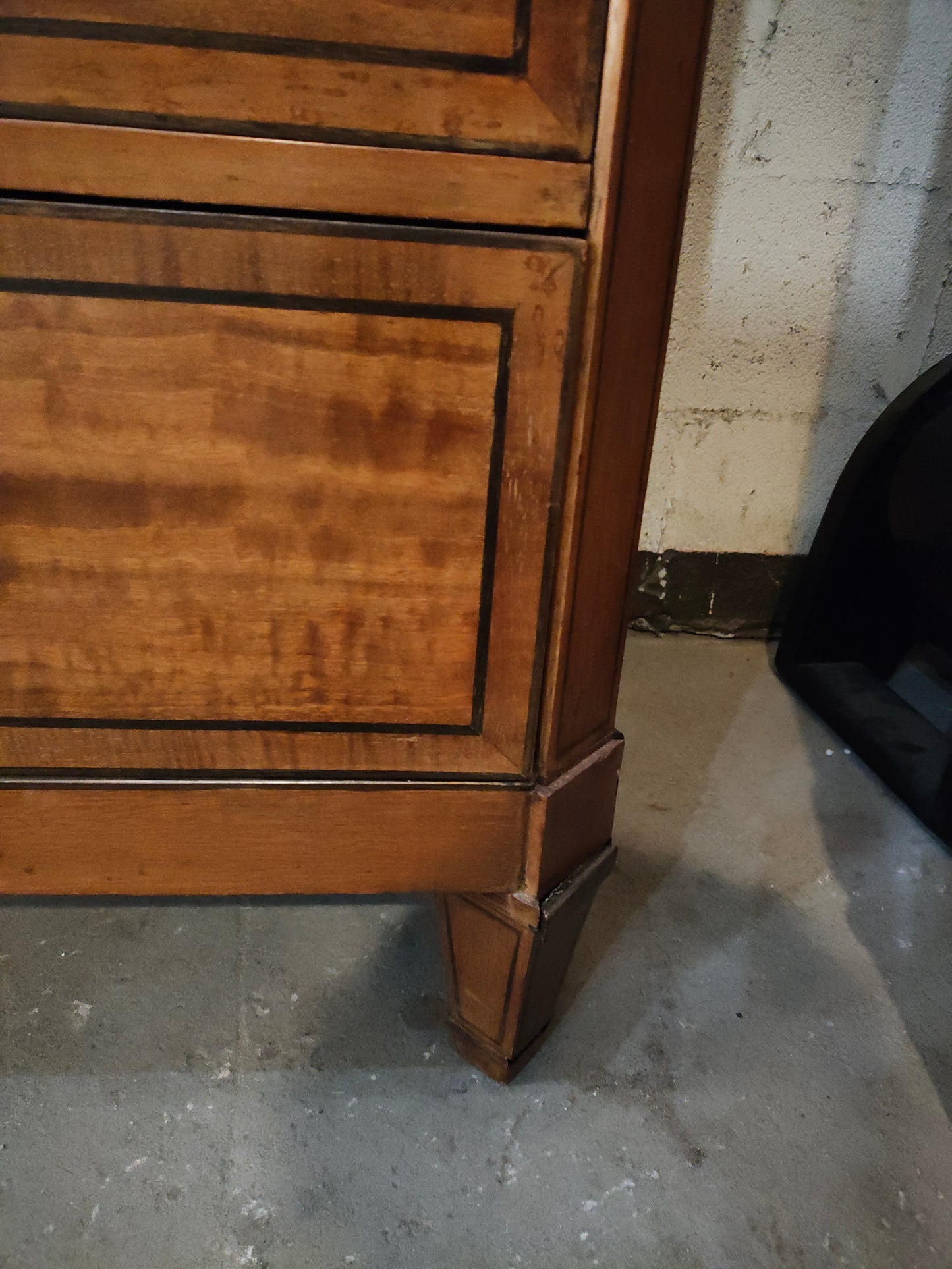 18th Century Italian Neoclassical Walnut Chest of Drawers